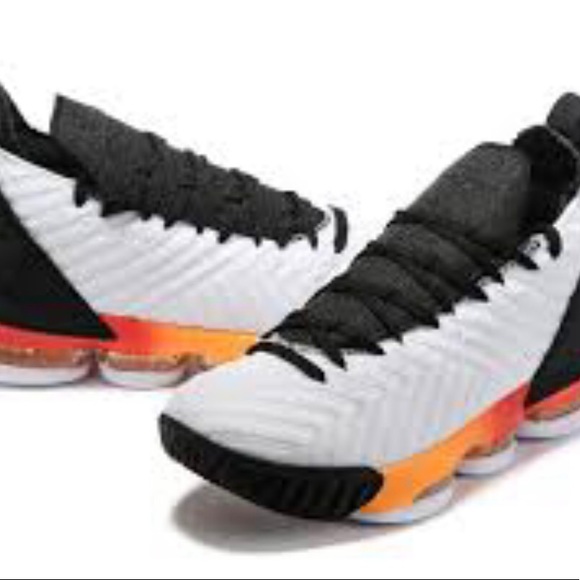 NIKE LEBRON BASKETBALL SIZE 3 Y
